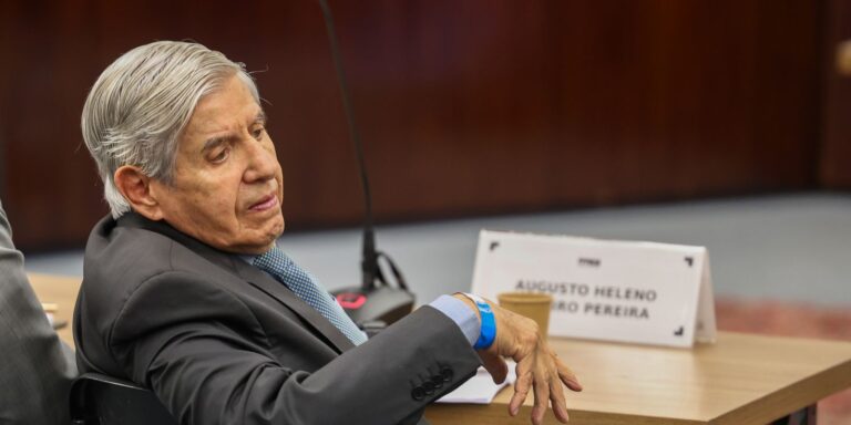 Trama golpista: Fux absolve general Heleno de todos os crimes