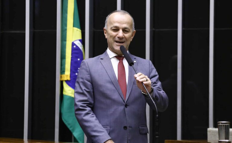 Helder Salomão diz que será candidato a governador se tiver o apoio de Lula e do diretório nacional