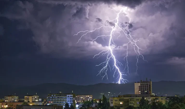 Defesa Civil alerta para chuvas intensas e descargas elétricas no ES