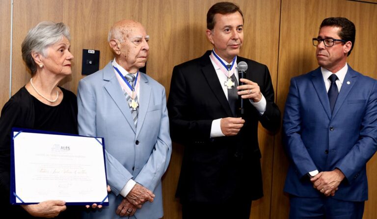 Presidente do Google Brasil, Fábio Coelho, é homenageado pela Ales e destaca democratização da informação