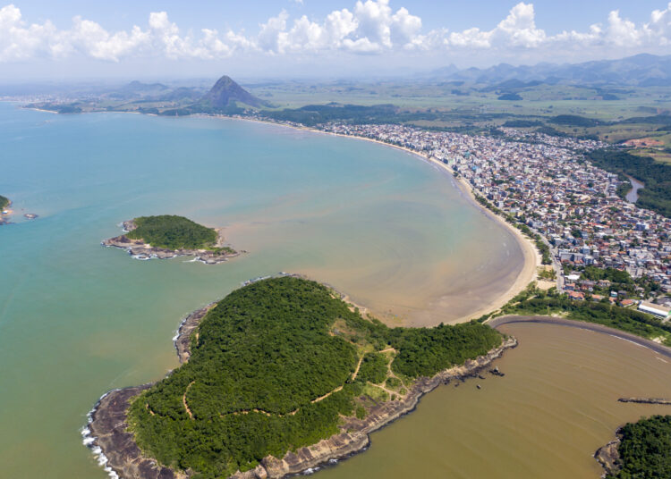 Litoral com alerta para ventos fortes e chuva fraca