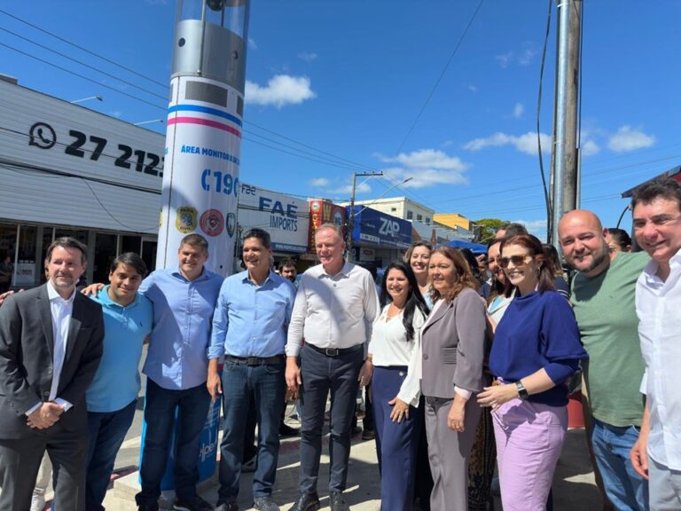 Casagrande e Ricardo inauguram novos totens no município da Serra