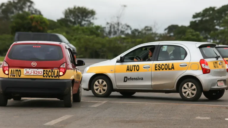 Lula dá aval ao fim da obrigatoriedade de autoescola para CNH