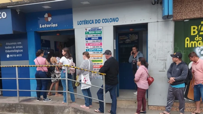 Dois bilhetes idênticos feitos na mesma lotérica, em Santa Maria de Jetibá
