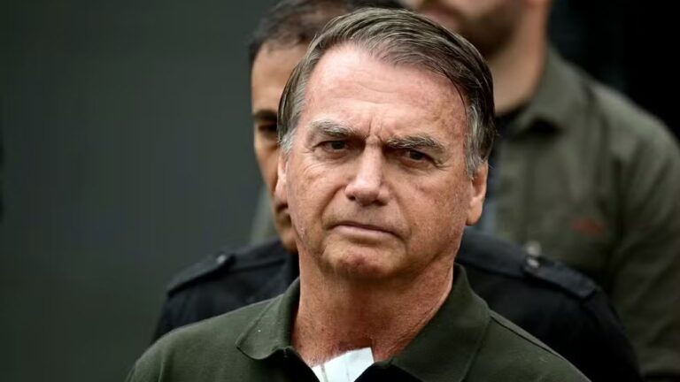 Bolsonaro é preso preventivamente pela Polícia Federal em Brasília