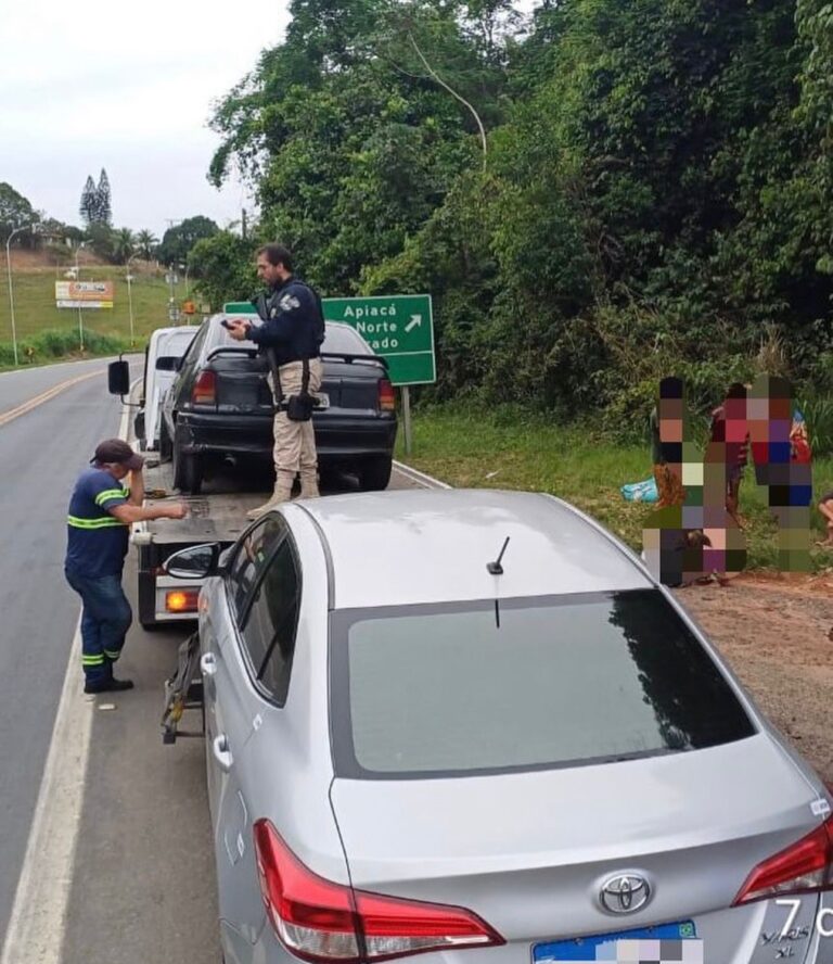Menino de 14 anos é flagrado dirigindo Kadett na BR-101 com mais cinco crianças