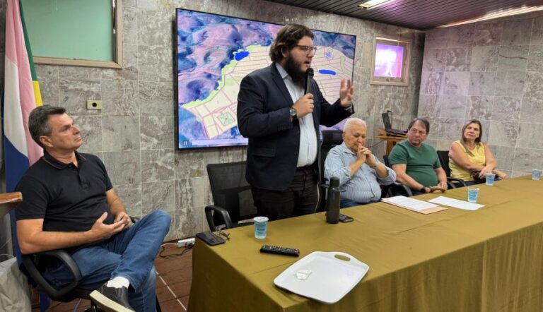 Ferraço transmite o cargo de prefeito para Juninho e diz que se afastará para cuidar do projeto da Cidade Industrial