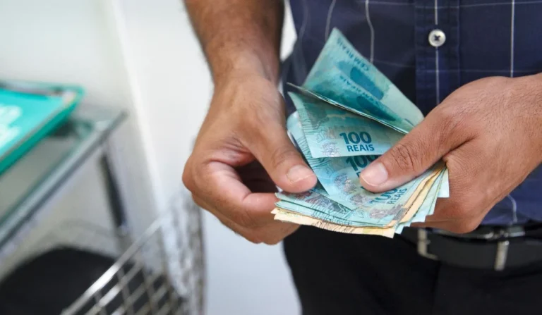 Servidores do Estado receberão o pagamento do salário e do abono no próximo dia 23