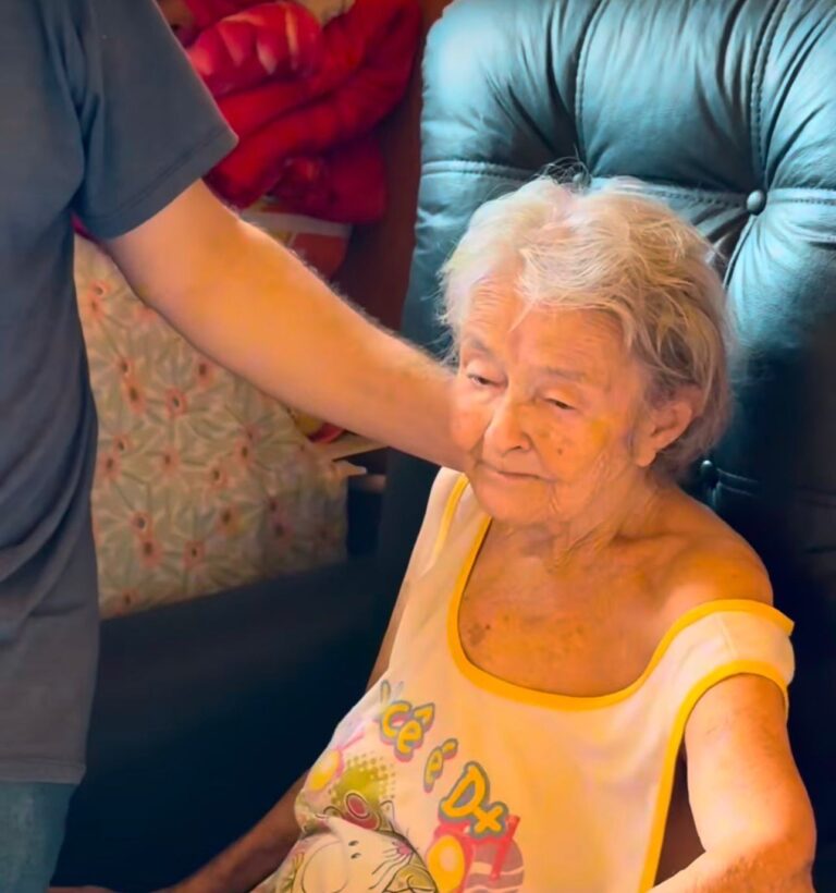 Morador e jornalista de Mimoso do Sul promovem campanha em prol de idosa acamada