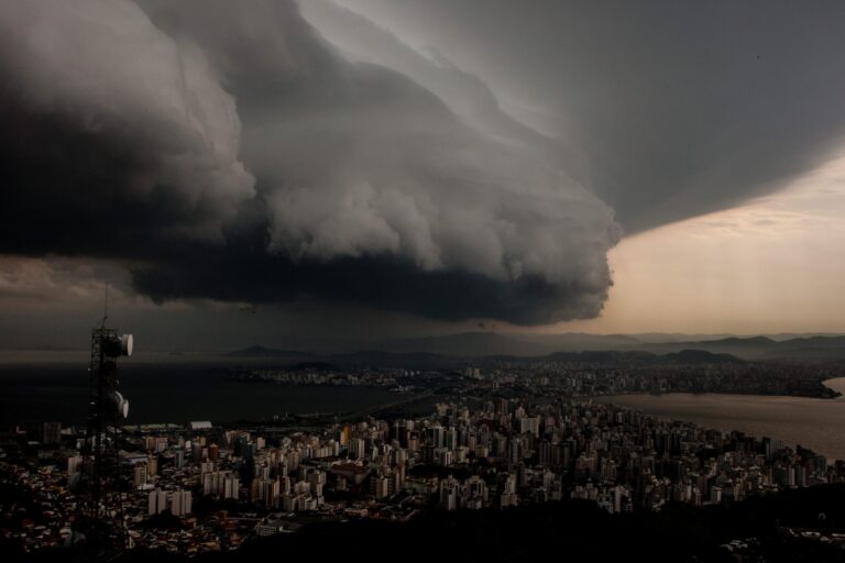 Espírito Santo tem alertas de tempestade com ventos de até 100 km/h e risco de granizo