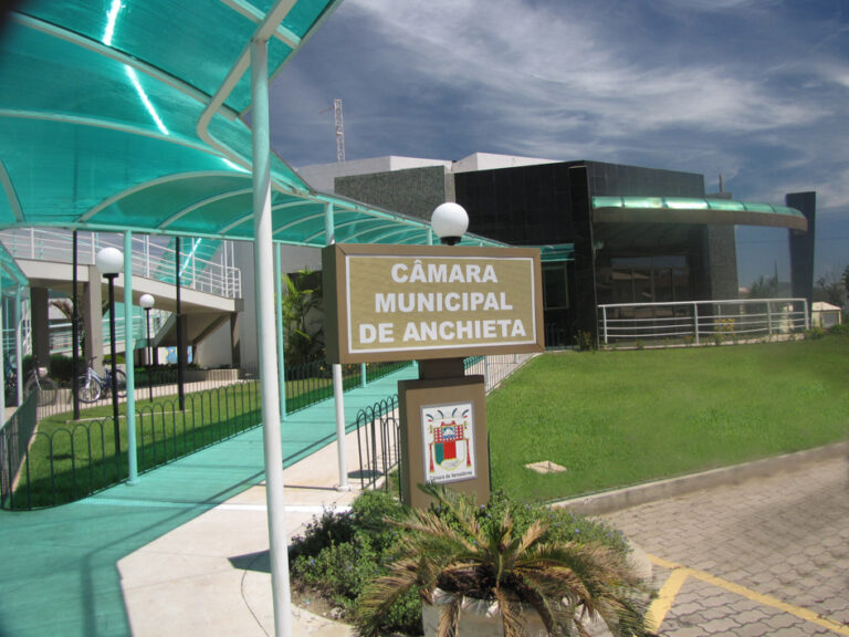 Câmara de Anchieta anuncia abono de R$ 10 mil para 195 servidores