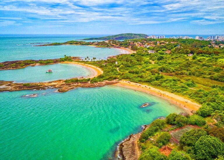 Guarapari passa a cobrar taxa para ônibus de excursão, que terão que ficar em estacionamentos públicos após passarem por barreiras sanitárias