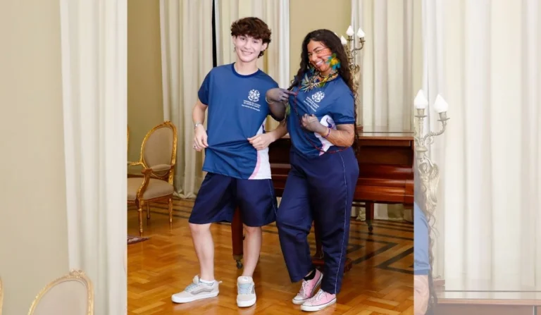 Estado anuncia início da entrega de uniformes escolares gratuitos para todos os alunos