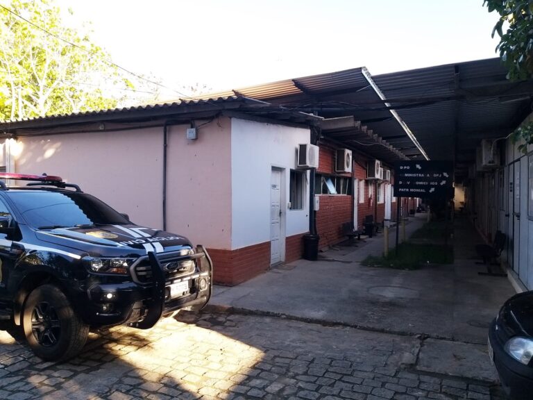 Delegado suspeito de importunar adolescente é solto no ES
