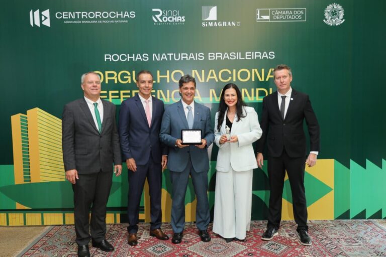 Ricardo é homenageado pelo setor de rochas do ES em evento estratégico proposto pela bancada capixaba