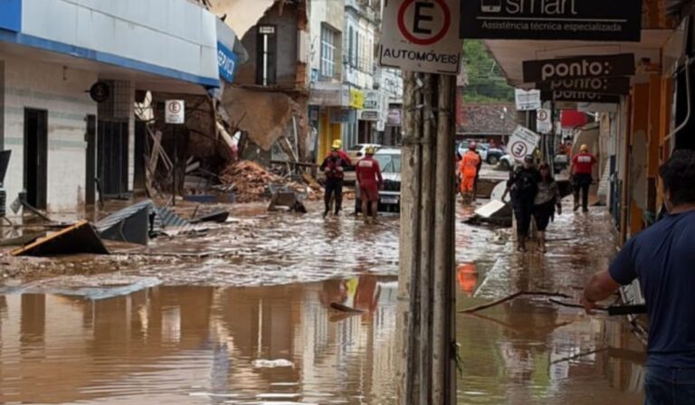 Chuvas deixam ao menos 22 mortos na zona da mata de MG