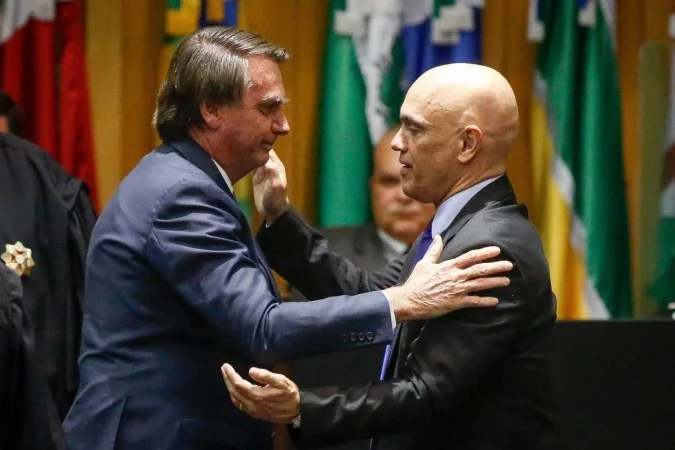 Moraes autoriza prisão domiciliar para Jair Bolsonaro