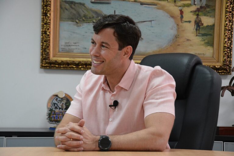 Arnaldinho desiste de participar das eleições deste ano e segue como prefeito em Vila Velha