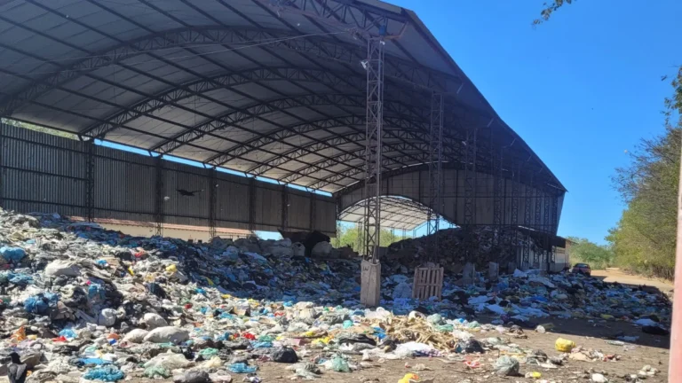 TCE-ES dá prazo de 6 meses para municípios regularizarem descarte de lixo e aponta irregularidades