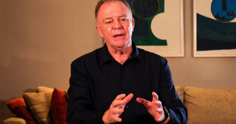 Casagrande anuncia reajuste de 5,4% e aplicação do piso nacional para mais de 10 mil professores no ES