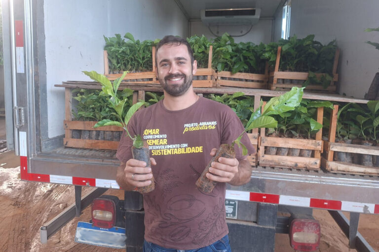 Caravana do Arranjos Produtivos entrega 161,5 mil mudas no norte